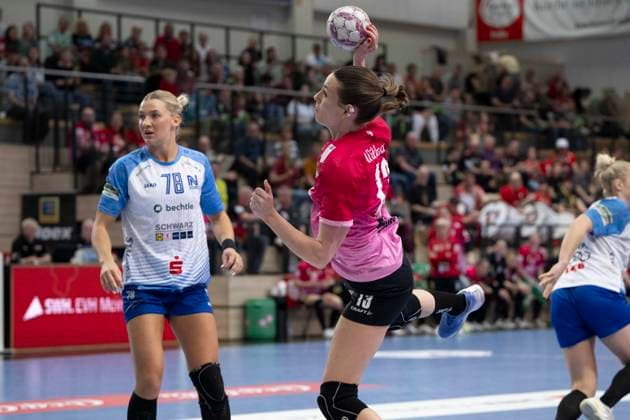 Handball Bundesliga Women,HBF, Season 2025 2026 SV Union Halle Neustadt vs Sport Union Neckarsulm, Matchday 1 Halle, Germany April 18, 2026 In the picture from left Paulina Uscinowicz Neckarsulm and Madeleine Östlund Oestlund Halle Halle Saale SWH Arena Sachsen Anhalt Germany