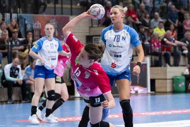 Handball Bundesliga Women,HBF, Season 2025 2026 SV Union Halle Neustadt vs Sport Union Neckarsulm, Matchday 1 Halle, Germany 18 April 2026 In the picture from left Madeleine Östlund Oestlund Halle and Paulina Uscinowicz Neckarsulm Halle Saale SWH Arena Sachsen Anhalt Germany