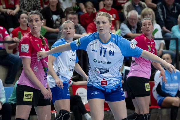 Handball Bundesliga Women,HBF, Season 2025 2026 SV Union Halle Neustadt vs Sport Union Neckarsulm, Matchday 1 Halle, Germany 18 April 2026 In the picture from left Madeleine Östlund Oestlund Halle and Lynn Holtman Neckarsulm Halle Saale SWH Arena Sachsen Anhalt Germany