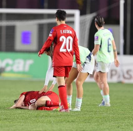Turkiye v Switzerland - 2027 FIFA Women s World Cup European Qualifiers SINOP, TURKIYE - APRIL 18: Ebru Topcu (10) of Turkiye Women s National Football Team gets injured during the 2027 FIFA Women s World Cup European Qualifiers League B Group 2 match at Sinop City Stadium, on April 18, 2026, in Sinop, Turkiye. Veysel Altun Anadolu Sinop Turkey. Editorial use only. Please get in touch for any other usage.  Copyright: x2026xAnadoluxVeyselxAltunx