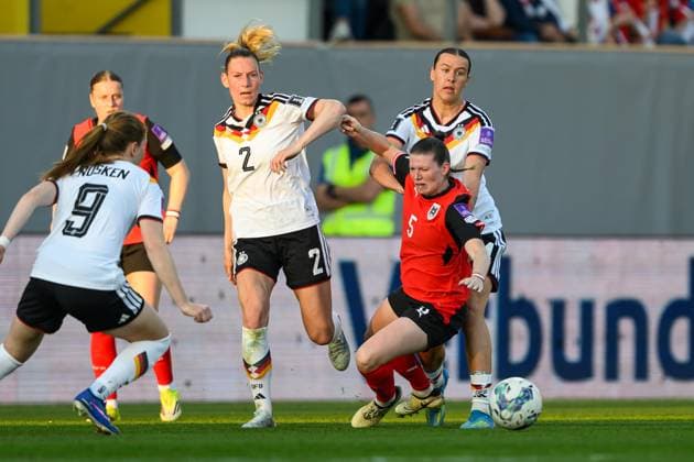WOMEN SOCCER - FIFA World Cup, WM, Weltmeisterschaft, Fussball 2027, quali, AUT vs GER RIED,AUSTRIA,18.APR.26 - WOMEN SOCCER - FIFA Women s World Cup 2027, european qualifiers, OEFB international match, Länderspiel, Nationalmannschaft Austria vs Germany. Image shows Claudia Wenger (AUT), Sarai Linder and Larissa Muehlhaus (GER). GEPAxpictures xChristianxMoser