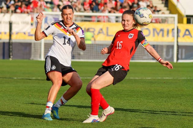 Ried im Innkreis, Austria 18 April 2026 Womens World Cup qualifier Austria vs Germany International match In the picture from left in duel Larissa Mühlhaus Muehlhaus Germany and Annabel Schasching Austria Copyright: HMBxMedia MadeleinexFantini