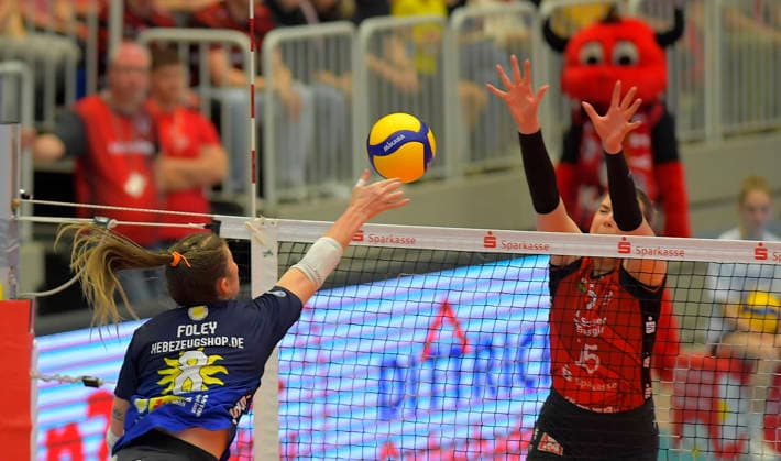 18 04 2026, Suhls Mackenzy Foley against Dresdens Marta Levinska, Volleyball, Women, Final round, Dresdner SC VfB Suhl, c Dresden
