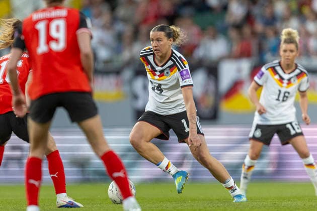 AUT, Ried im Innkreis, Fußball, Frauen WM Qualifikation, 4 Spieltag, Oesterreich vs Deutschland im Bild v l Larissa Muehlhaus Germany 14 , Aktion mit Ball 18 04 2026, BWT X Oberoesterreichische Arena Ried im Innkreis UEFA REGULATIONS PROHIBIT ANY USE OF PHOTOGRAPHS AS IMAGE SEQUENCES AND OR QUASI VIDEO, Copyright: HMBxMedia PaulxFritz