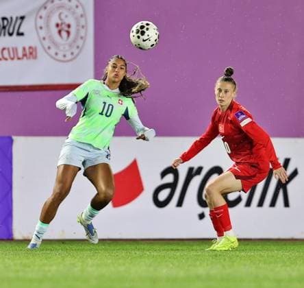 Turkiye v Switzerland - 2027 FIFA Women s World Cup European Qualifiers SINOP, TURKIYE - APRIL 18: Ebru Topcu (R) of Turkiye Women s National Football Team competes against Sydney Schertenleib (L) of Switzerland Women s National Football Team during the 2027 FIFA Women s World Cup European Qualifiers League B Group 2 match at Sinop City Stadium, on April 18, 2026, in Sinop, Turkiye. Veysel Altun Anadolu Sinop Turkey. Editorial use only. Please get in touch for any other usage.  Copyright: x2026xAnadoluxVeyselxAltunx