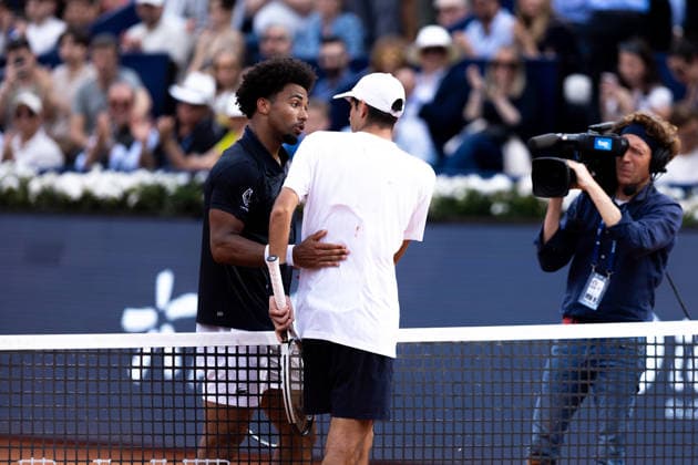 April 18, 2026, Barcelona, Barcelona, Spain: ARTHUR FILS (FRA) and RAFAEL JODAR (ESP) shake hands at the net following their semifinals match at the Barcelona Open Banc Sabadell ATP, Tennis Herren 500 tennis tournament at Real Club de Tenis Barcelona on April 15, 2026 in Barcelona, Spain. Tennis 2026: Barcelona Open Banc Sabadell 2026 - ATP 500. FILS 3:6 6:3 6:2 JODAR  - ZUMAs316 20260418_znp_s316_244 Copyright: xMartixSeguraxRamonedax