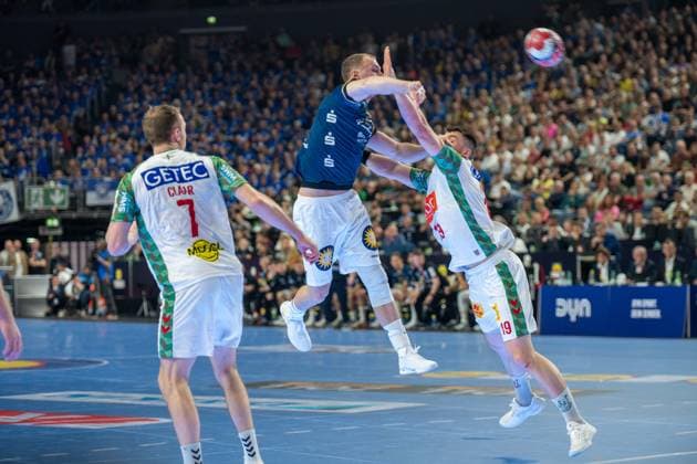 Fynn Hangstein, back court, Bergischer Handball Club 06 10 , Felix Claar, back court, SC Magdeburg 7 , Bergischer HC SC Magdeburg, DHB Pokal Maenner, Herren, 5 Spieltag, Halbfinale, Daikin HBL, Lidl Final 4, 18 04 2026 Köln NRW Germany Copyright: xkolbert-press MartinxWdziecznyx