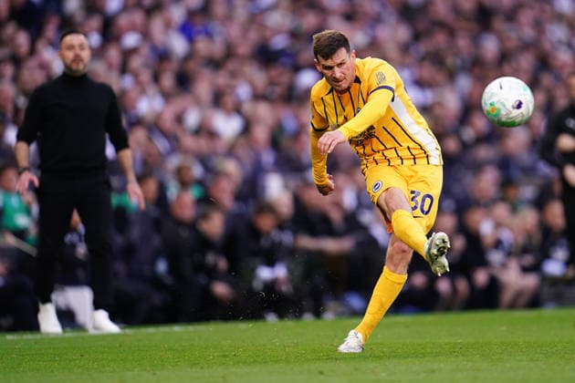 Premier League: Tottenham Hotspur v Brighton & Hove Albion Pascal Groß of Brighton & Hove Albion crosses ball that leads to 1-1 equaliser during the Premier League match Tottenham Hotspur vs Brighton & Hove Albion at Tottenham Hotspur Stadium, London, United Kingdom on 18 April 2026 (Photo by Harvey Murphy News Images) Copyright: xHarveyxMurphy NewsxImagesx