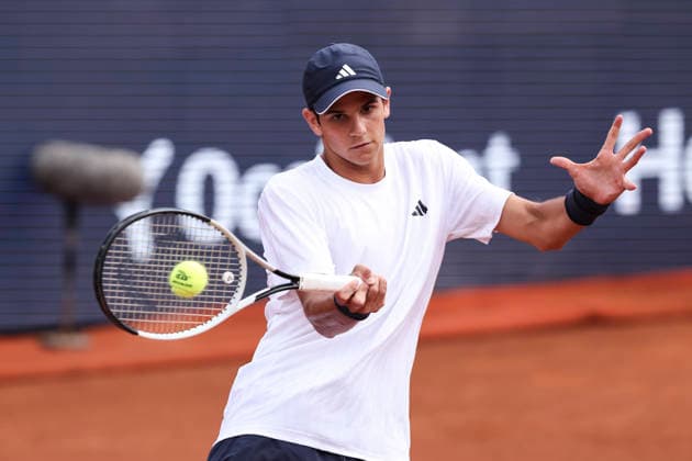 April 18, 2026, Barcelona, Barcelona, Spain: Rafael Jodar of Spain in action against Arthur Fils of France during the Semi Final tennis match of the Barcelona Open Banc Sabadell - Conde Godo 2026 Day 8 at Real Club de Tenis Barcelona on April 18, 2026 in Barcelona, Spain. Barcelona Spain - ZUMAa181 20260418_zaa_a181_181 Copyright: xJavierxBorregox