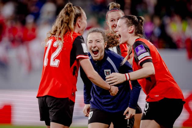 AUSTRIA - GERMANY WOMEN Melanie Brunnthaler of Austria and Hamburger SV, Claudia Wenger of Austria and Bayer Leverkusen, Lisa Kolb of Austria and SC Freiburg celebrate after the league phase of 2027 FIFA Women s World Cup European Qualifiers League A football match between Austria and Germany. Josko Arena, Ried im Innkreis, Austria, April 18, 2026. Photo by Branislav Racko Copyright: xx 080A4979