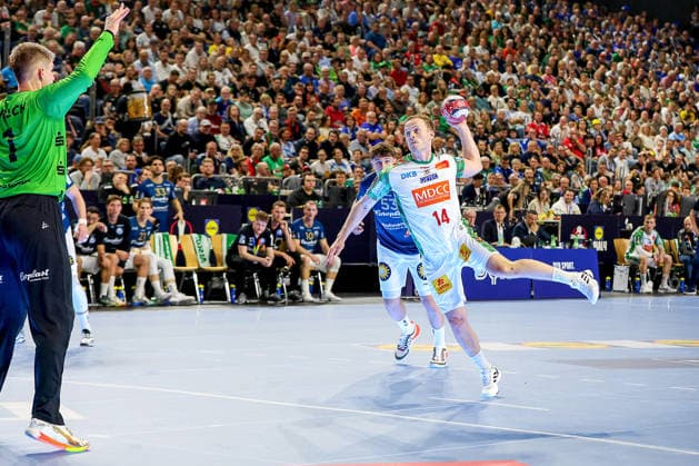 18 04 2026, xsscx, handball, DHB Pokal Lidl Final4, semi-final, Bergischer HC SC Magdeburg, season 2025 2026 men, Lanxess Arena, Cologne Omar Ingi Magnusson SC Magdeburg 14 throwing against Christopher Rudeck Bergischer HC 01 Photo xSandraxScherningxPressefotoKochx North Rhine-Westphalia Germany