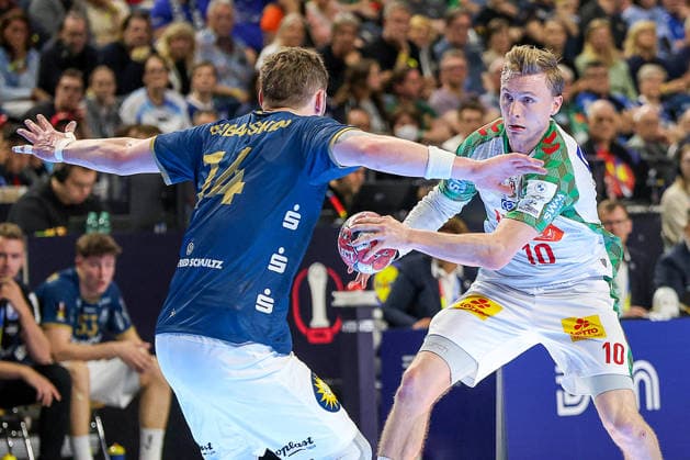 18 04 2026, xsscx, handball, DHB Pokal Lidl Final4, semi-final, Bergischer HC SC Magdeburg, season 2025 2026 men, Lanxess Arena, Cologne Gerdas Babarskas Bergischer HC 14 in duel against Gisli Kristjansson SC Magdeburg 10 Photo xSandraxScherningxPressefotoKochx North Rhine-Westphalia Germany