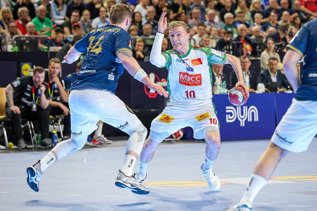 18 04 2026, xsscx, handball, DHB Pokal Lidl Final4, semi-final, Bergischer HC SC Magdeburg, season 2025 2026 men, Lanxess Arena, Cologne Gerdas Babarskas Bergischer HC 14 in duel against Gisli Kristjansson SC Magdeburg 10 Photo xSandraxScherningxPressefotoKochx North Rhine-Westphalia Germany
