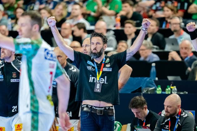 Cologne, 18 04 2026, Handball, Men, Lidl Final4, DHB Cup, Semi-final, Bergischer HC SC Magdeburg Bennet Wiegert SC Magdeburg emotional on the sidelines Cologne Lanxess Arena NRW Germany
