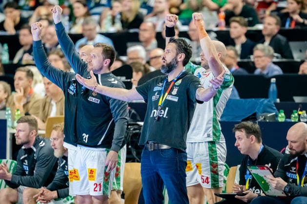 Cologne, 18 04 2026, Handball, Men, Lidl Final4, DHB Cup, Semi-final, Bergischer HC SC Magdeburg Bennet Wiegert SC Magdeburg emotional on the sidelines Cologne Lanxess Arena NRW Germany