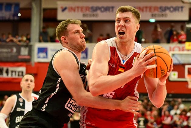 Till Gloger, Björn Rohwer 2 Bundesliga Pro A, 32 Matchday, 46ers, Basketball, Basketball season 2025 2026, BBL, Cologne in red, Germany, Giessen 46ers RheinStars Cologne, Giessen in black, Men, Men