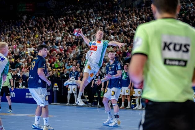 Cologne, 18 04 2026, Handball, Men, Lidl Final4, DHB Cup, Semi-final, Bergischer HC SC Magdeburg Felix Claar SC Magdeburg, 7 on goal throw Cologne Lanxess Arena NRW Germany