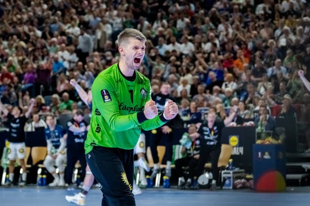 Cologne, 18 04 2026, Handball, Men, Lidl Final4, DHB Cup, Semi-final, Bergischer HC SC Magdeburg Christopher Rudeck Bergischer HC, 1 cheers after a parade Cologne Lanxess Arena NRW Germany