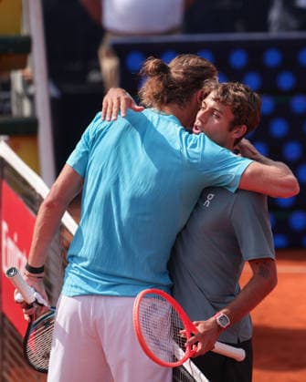 Alexander Zverev GER congratulates the winner Flavio Cobolli ITA Tennis BMW Open 2026 ATP 500 MTTC Iphitos Munich Bavaria Germany April 18, 2026 Copyright: xJuergenxHasenkopfx