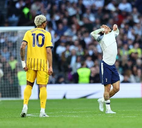 Xavi Simons of Tottenham Hotspur reacts after conceding second goal Tottenham Hotspur v Brighton and Hove Albion, Premier League, Football, Tottenham Hotspur Stadium, London, UK - 18 Apr 2026London Tottenham Hotspur Stadium United Kingdom EDITORIAL USE ONLY No use with unauthorised audio, video, data, fixture lists, club league logos or live services. Online in-match use limited to 120 images, no video emulation. No use in betting, games or single club league player publications. Copyright: xMichaelxZemanek Shutterstockx 16832172br