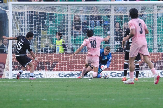 Palermo, Italy, 18 April 2026. Renzo Barbera Stadium, Palermo vs Cesena, match valid for the 2025 2026 Serie B championship. In the photo: Filippo Ranocchia (Palermo FC) and Jonathan Klinsmann (Cesena FC)  Copyright: xFedericoxSerra IPAxSportx xipa-agency.netx xx IPA_74051583 IPA_Agency_IPA74051583