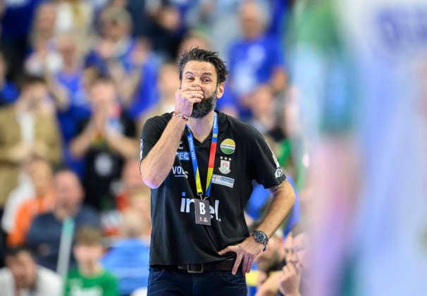 Sport Bilder des Tages Trainer Bennet WIEGERT (SCM) Frust. Gestik. Halbfinale, Bergischer HC (BHC) - SC Magdeburg (SCM), am 18.04.2026 Handball DHB-Pokal Final4, vom 18.04 - 19.04.2026 in Koeln Deutschland. Lanxess Arena *** Coach Bennet WIEGERT SCM Frustration Gestures Semifinal, Bergischer HC BHC SC Magdeburg SCM , on 18 04 2026 Handball DHB Cup Final4, from 18 04 19 04 2026 in Cologne Germany Lanxess Arena