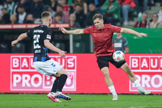Tjark Scheller SC Paderborn 07 and Benjamin Kaellmann Hannover 96 battle for the ball, 2 Bundesliga, Hannover 96 v SC Paderborn 07, Heinz von Heiden Arena on April 18, 2026 in Hanover, Germany Photo by Marco Steinbrenner DeFodi Images Tjark Scheller SC Paderborn 07 and Benjamin Kaellmann Hannover 96 battle for the ball, 2 Bundesliga, Hannover 96 v SC Paderborn 07, Heinz von Heiden Arena, April 18, 2026 in Hanover, Germany Photo by Marco Steinbrenner DeFodi Images