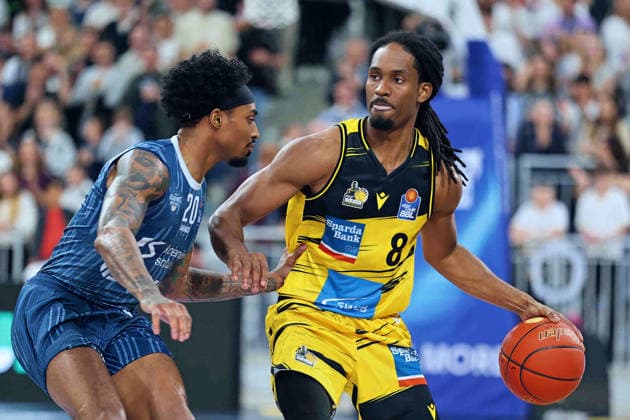 v li Michael Weathers MLP Academics Heidelberg, 20 , Terrell Harris MHP Ludwigsburg Riesen, 8 GER, MLP Academics Heidelberg vs MHP Riesen Ludwigsburg, Basketball, easycredit Basketball Bundesliga, Matchday 30, Season, 2025 2026, 18 04 2026 GER, MLP Academics Heidelberg vs MHP Riesen Ludwigsburg, Basketball, easycredit Basketball Bundesliga, Matchday 30, Season, 2025 2026, 18 04 2026 Heidelberg Copyright: xEibner-Pressefoto JoergxHirschx EP_JHH