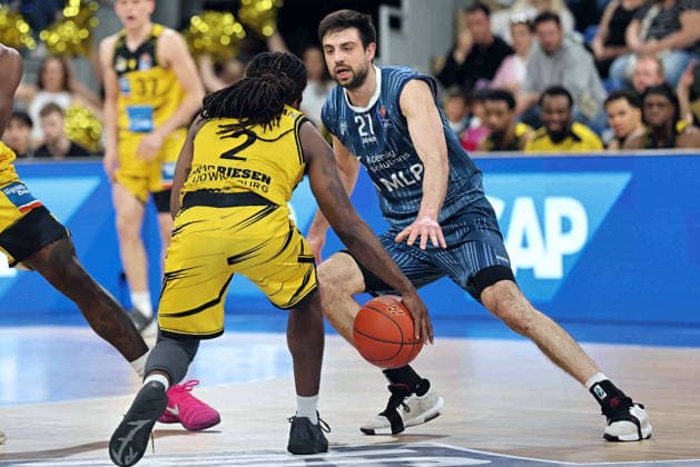 v li Gray Buchanan MHP Ludwigsburg Riesen, 2 ,Mateo Seric MLP Academics Heidelberg, 21 GER, MLP Academics Heidelberg vs MHP Riesen Ludwigsburg, Basketball, easycredit Basketball Bundesliga, Matchday 30, Season, 2025 2026, 18 04 2026 GER, MLP Academics Heidelberg vs MHP Riesen Ludwigsburg, Basketball, easycredit Basketball Bundesliga, Matchday 30, Season, 2025 2026, 18 04 2026 Heidelberg Copyright: xEibner-Pressefoto JoergxHirschx EP_JHH