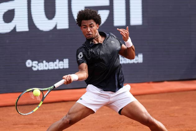 April 18, 2026, Barcelona, Spain: ARTHUR FILS of France in action against R. Jodar of Spain during the Semi Final tennis match of the Barcelona Open Banc Sabadell - Conde Godo 2026 Day 8 at Real Club de Tenis Barcelona. Fils won the second and third sets and took the match after loosing the first set. Tennis 2026: Barcelona Open Banc Sabadell: Fils 3:6, 6:3, 6:2 Jodar  - ZUMAa181 20260418_zaa_a181_182 Copyright: xJavierxBorregox