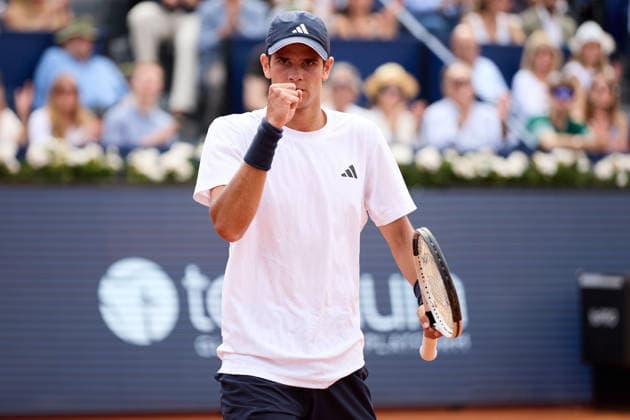 April 18, 2026, Barcelona, Barcelona, Spain: Rafael Jodar of Spain in action against Arthur Fils of France during the Semi Final tennis match of the Barcelona Open Banc Sabadell - Conde Godo 2026 at Real Club de Tenis Barcelona on April 18, 2026 in Barcelona, Spain. Barcelona Open Banc Sabadell 2026 - Day Six  - ZUMAr232 20260418_zsp_r232_111 Copyright: xDavidxRamirezx