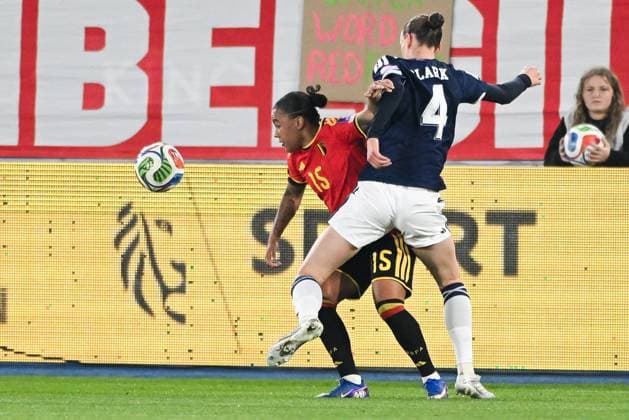 Belgium s Mariam Toloba and Scotland s Jenna Clark pictured in action during a soccer game between Belgium s national women s team the Red Flames and Scotland, on Saturday 18 April 2026 in Leuven, in the fourth of six games of the qualifiers for the 2027 FIFA Women s World Cup. JILLxDELSAUX  x171262945x
