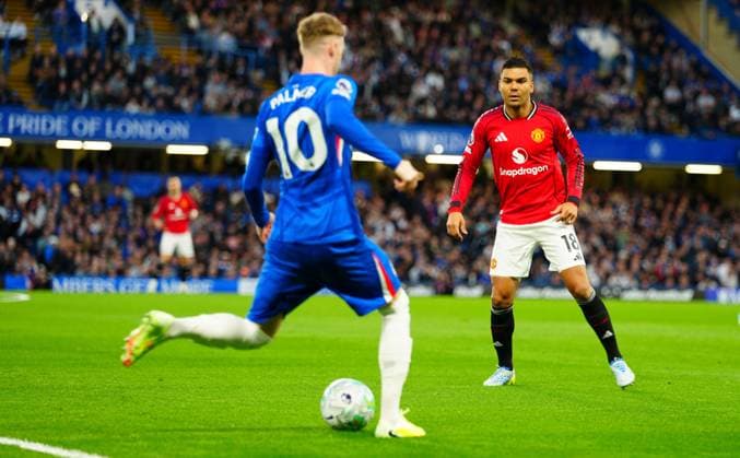 Casemiro of Manchester United, ManU watchers Cole Palmer of Chelsea Chelsea v Manchester United, Premier League, Football, Stamford Bridge, London, UK - 18 Apr 2026London Stamford Bridge United Kingdom EDITORIAL USE ONLY No use with unauthorised audio, video, data, fixture lists, club league logos or live services. Online in-match use limited to 120 images, no video emulation. No use in betting, games or single club league player publications. Copyright: xJavierxGarcia Shutterstockx 16832178aa