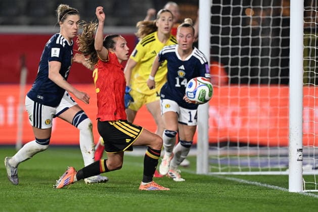 20260418 BELGIUM VS SCOTLAND Nicola Docherty (2) of Scotland defending on Jasmien Mathys (22) of Belgium during a women football game between the national teams of Belgium, called the Red Flames and Scotland on the 4th matchday in the league phase of the Uefa Womens Qualifiers, on Saturday 18 April 2026 in Leuven , BELGIUM . Photo Sportpix David Catry Leuven BELGIUM  Copyright: xDavidxCatryx 20260418DC2_3859