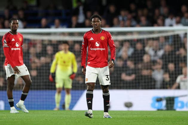 Chelsea v Manchester United, ManU Premier League Manchester United midfielder Kobbie Mainoo (37) during the Chelsea v Manchester United Premier League match at Stamford Bridge, London, England on 18 April 2026 Credit: Phil Duncan Every Second Media Editorial use only. All images are copyright Every Second Media Limited. No images may be reproduced without prior permission. All rights reserved. Premier League and Football League images are subject to licensing agreements with Football DataCo Limited. see https: www.football-dataco.com Copyright: xIMAGO EveryxSecondxMediax ESM-1917-0009 PhilxDuncanx xEveryxSecondxMediax