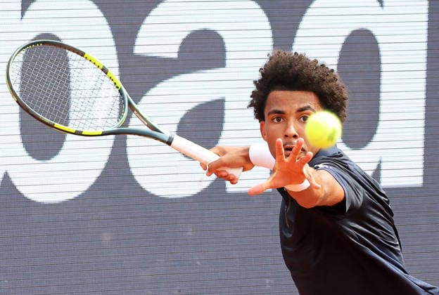 Sport Bilder des Tages Rafael Jodar v Arthur Fils - Barcelona Open Banc Sabadell 2026 Arthur Fils plays against Rafael Jodar during the semifinals (Day Eight) of the Barcelona Open Banc Sabadell 73rd Conde de Godo Trophy at Real Club de Tenis Barcelona 1899 in Barcelona, Spain, on April 18, 2026. Barcelona Spain  Copyright: xUrbanandsportx originalFilename:urbanandsport-jodarvfi260418_npGgT.jpg