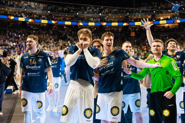 The BHC players celebrate reaching the final of the DHB Cup, jubilation, joy, passion, success, emotion, enthusiasm, positive emotions, Kim VOSS FELS Bergischer HC 06, 21 GER, Bergischer HC vs SC Magdeburg, Handball, DHB Cup, LIDL Final4, semi-final, 2025 2026 season, 18 04 2026, GER, Bergischer HC vs SC Magdeburg, Handball, DHB Cup, LIDL Final4, semi-final, 2025 2026 season, 18 04 2026, Cologne Copyright: xEibnerxPressefoto OliverxSchmidtx EP_OST