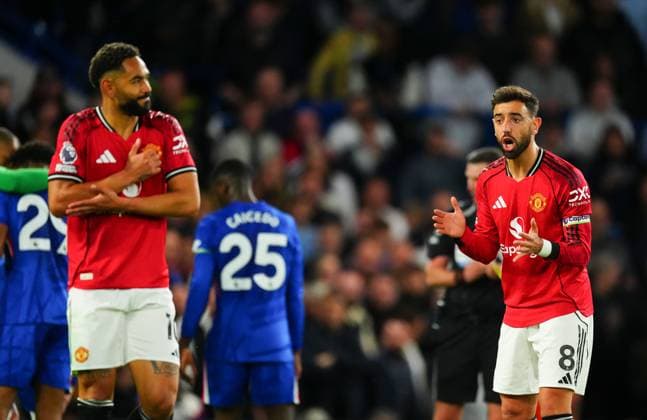 Bruno Fernandes of Manchester United, ManU reacts towards Matheus Cunha Chelsea v Manchester United, Premier League, Football, Stamford Bridge, London, UK - 18 Apr 2026London Stamford Bridge United Kingdom EDITORIAL USE ONLY No use with unauthorised audio, video, data, fixture lists, club league logos or live services. Online in-match use limited to 120 images, no video emulation. No use in betting, games or single club league player publications. Copyright: xJavierxGarcia Shutterstockx 16832178ag