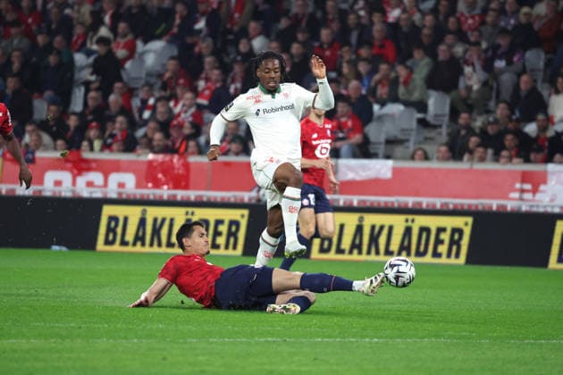 FOOTBALL : LOSC Lille vs OGC Nice- Ligue 1 J30 - 18 04 2026 Elye WAHI (OGC Nice) et AÃ¯ssa MANDI (LOSC Lille) lors du match LOSC Lille vs OGC Nice, Ligue 1 J30, Decathlon Arena stade Pierre Mauroy, le 18 avril 2026 - photo Laurent Sanson PsnewZ  Copyright: xLaurentxSANSONx xPsnewZx