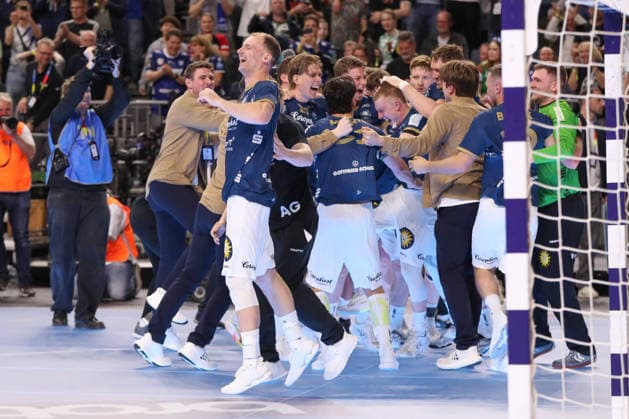 18 04 2026, xgox, Handball DHB Pokal 1 2 Final Bergischer HC SC Magdeburg emspor, v l Bergischer HC celebrating the victory, cheering after the end of the game Cologne