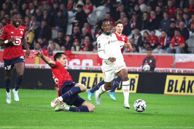 FOOTBALL : LOSC Lille vs OGC Nice- Ligue 1 J30 - 18 04 2026 Elye WAHI (OGC Nice) et AÃ¯ssa MANDI (LOSC Lille) lors du match LOSC Lille vs OGC Nice, Ligue 1 J30, Decathlon Arena stade Pierre Mauroy, le 18 avril 2026 - photo Laurent Sanson PsnewZ  Copyright: xLaurentxSANSONx xPsnewZx