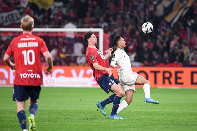 Lille OSC v OGC Nice - Ligue 1 McDonald s 2025 2026 12 Thomas MEUNIER (losc) - 10 Sofiane DIOP (ogcn) during the Ligue 1 McDonald s match between Lille OSC and OGC Nice at Stade Pierre Mauroy on April 18, 2026 in Lille, France. Lille France  Copyright: xFEPx 776348359