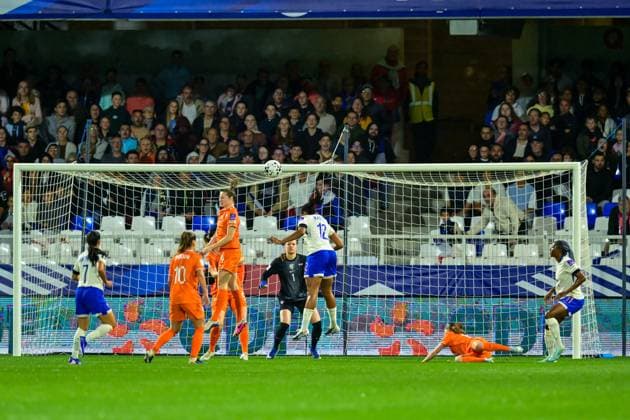AUXERRE , 18-04-2026 , Stade de l Abbe-Deschamps , Season 2025 2026 , UEFA worldcup qualification football , match between France and The Netherlands (women) , picture shows goal attempt by Netherlands player Veerle Buurman France - Netherlands (women)  x203134732x Copyright: