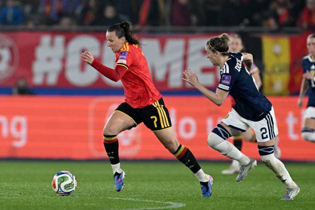 20260418 BELGIUM VS SCOTLAND Hannah Eurlings (7) of Belgium pictured in a duel with Nicola Docherty (2) of Scotland during a women football game between the national teams of Belgium, called the Red Flames and Scotland on the 4th matchday in the league phase of the Uefa Womens Qualifiers, on Saturday 18 April 2026 in Leuven , BELGIUM . Photo Sportpix David Catry Leuven BELGIUM  Copyright: xDavidxCatryx 20260418DC2_3890