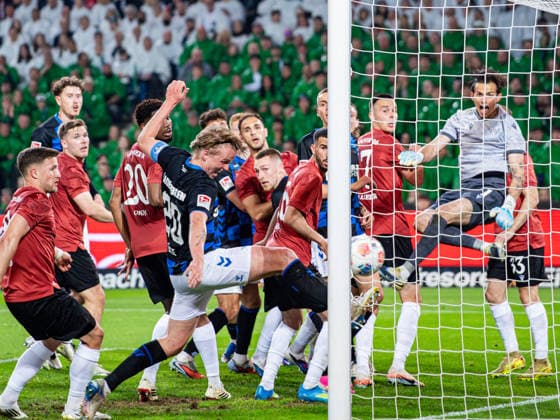 Sport Bilder des Tages Felix Goetze (SC Paderborn, 20) mit dem Torschuss zum 0:1 Tor Hannover 96 vs. SC Paderborn, Fussball, 2. Bundesliga, 30. Spieltag, Saison 2025 2026, 18.04.2026 DFL REGULATIONS PROHIBIT ANY USE OF PHOTOGRAPHS AS IMAGE SEQUENCES AND OR QUASI-VIDEO, Hannover 96 vs. SC Paderborn, Fussball, 2. Bundesliga, 30. Spieltag, Saison 2025 2026, 18.04.2026 Hannover *** Felix Goetze SC Paderborn, 20 with the shot on goal for 0 1 Goal Hannover 96 vs SC Paderborn, Football, 2 Bundesliga, Matchday 30, Season 2025 2026, 18 04 2026 DFL REGULATIONS PROHIBIT ANY USE OF PHOTOGRAPHS AS IMAGE SEQUENCES AND OR QUASI VIDEO, Hannover 96 vs SC Paderborn, Football, 2 Bundesliga, Matchday 30, Season 2025 2026, 18 04 2026 Hannover Copyright: xEibner-Pressefoto Kruczynskix EP_DKI