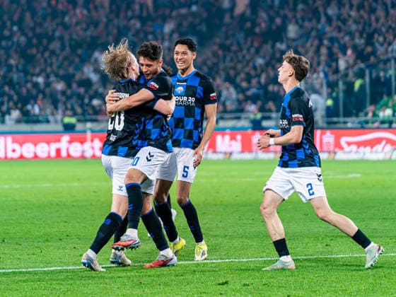 Felix Goetze SC Paderborn, 20 , Stefano Marino SC Paderborn, 30 , Santiago Castaneda SC Paderborn, 05 and Ruben Mueller SC Paderborn, 02 celebrate after the 0 1 goal Hannover 96 vs SC Paderborn, Football, 2 Bundesliga, Matchday 30, Season 2025 2026, 18 04 2026 DFL REGULATES PROHIBIT ANY USE OF PHOTOGRAPHS AS IMAGE SEQUENCES AND OR QUASI VIDEO, Hannover 96 vs SC Paderborn, Football, Bundesliga 2, Matchday 30, Season 2025 2026, 18 04 2026 Hannover Copyright: xEibner-Pressefoto Kruczynskix EP_DKI
