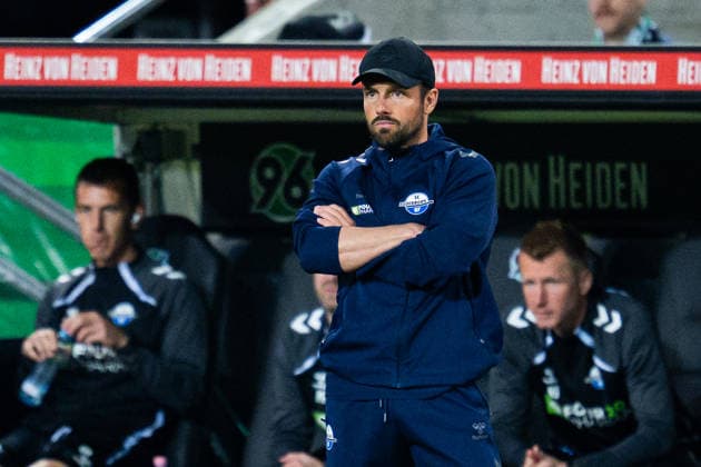 18 04 2026 Soccer, 2025 2026, 2 Bundesliga, Matchday 30, Hannover 96 SC Paderborn 07 Ralf Kettemann Coach Paderborn DFL REGULATIONS PROHIBIT ANY USE OF PHOTOGRAPHS AS IMAGE SEQUENCES AND OR QUASI VIDEO