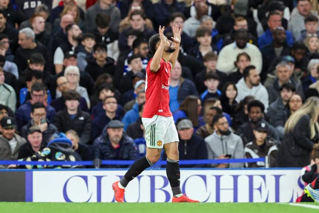 Chelsea v Manchester United, ManU Premier League Manchester United forward Matheus Cunha (10) scores a GOAL 0-1 and celebrates during the Chelsea v Manchester United Premier League match at Stamford Bridge, London, England on 18 April 2026 Credit: Phil Duncan Every Second Media Editorial use only. All images are copyright Every Second Media Limited. No images may be reproduced without prior permission. All rights reserved. Premier League and Football League images are subject to licensing agreements with Football DataCo Limited. see https: www.football-dataco.com Copyright: xIMAGO EveryxSecondxMediax ESM-1917-0018 PhilxDuncanx xEveryxSecondxMediax