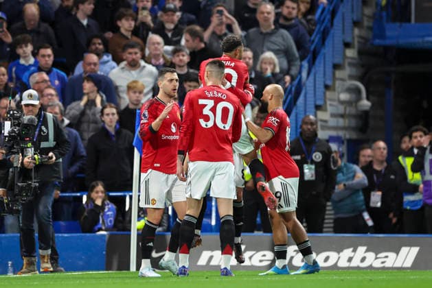 Chelsea v Manchester United, ManU Premier League Manchester United forward Matheus Cunha (10) scores a GOAL 0-1 and celebrates during the Chelsea v Manchester United Premier League match at Stamford Bridge, London, England on 18 April 2026 Credit: Phil Duncan Every Second Media Editorial use only. All images are copyright Every Second Media Limited. No images may be reproduced without prior permission. All rights reserved. Premier League and Football League images are subject to licensing agreements with Football DataCo Limited. see https: www.football-dataco.com Copyright: xIMAGO EveryxSecondxMediax ESM-1917-0022 PhilxDuncanx xEveryxSecondxMediax
