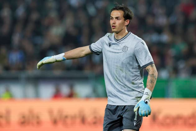 Torhueter Nahuel Noll Hannover 96 gestures, 2 Bundesliga, Hannover 96 v SC Paderborn 07, Heinz von Heiden Arena on April 18, 2026 in Hanover, Germany Photo by Marco Steinbrenner DeFodi Images Torhueter Nahuel Noll Hannover 96 gestures, 2 Bundesliga, Hannover 96 v SC Paderborn 07, Heinz von Heiden Arena, April 18, 2026 in Hanover, Germany Photo by Marco Steinbrenner DeFodi Images